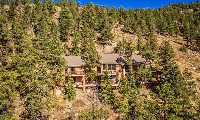 Windcliff Estates House | Experience The Cedars at Windcliff: Family-Friendly Retreat