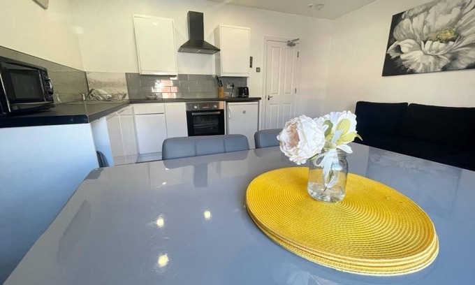 Blackpool Town Center Apartment | Guest Rated: The Central Suite Sasco Apartments with Breakfast