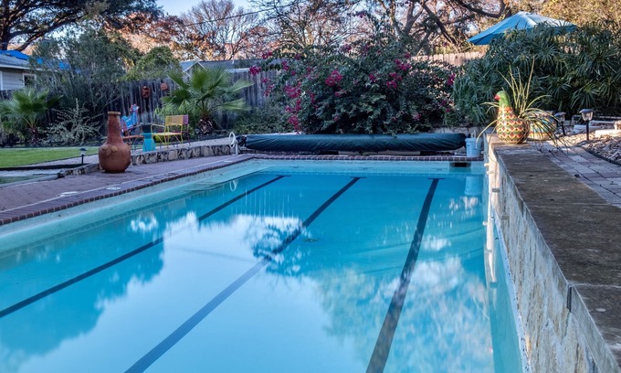 Allandale House | Experience Vibrant Comfort at The CHA CHA CHA Retreat