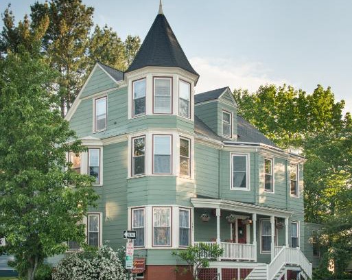 West End Bed & Breakfast | Elegant Chadwick Bed and Breakfast with Delicious Breakfast