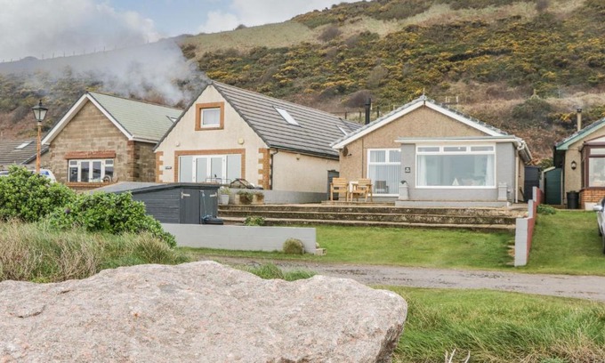 Egremont House | Cozy Family Retreat at The Chalet with Child-Friendly Amenities