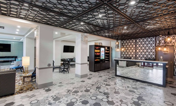 Orillia Hotel | Relax at The Champlain Waterfront Hotel with Pool & Dining