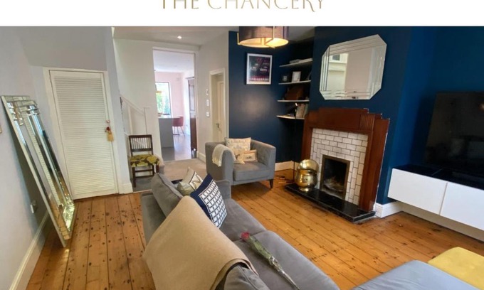City Centre Dublin House | Discover The Chancery: Pet & Child Friendly Retreat