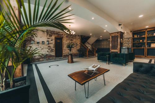 Madison Hotel | Unforgettable Stays at The Chandler Hotel - Rated 10/10