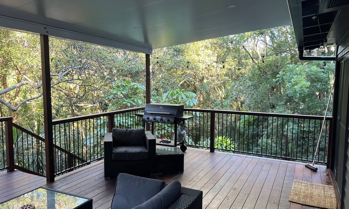 Currumbin Valley House | Experience Comfort at The Charcoal Chalet with Ocean Views