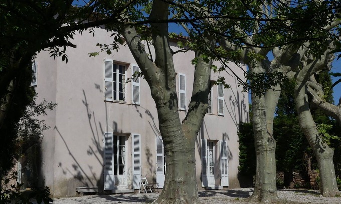 Sollies Pont House | Experience a Provencal Country House with Pool Amenities