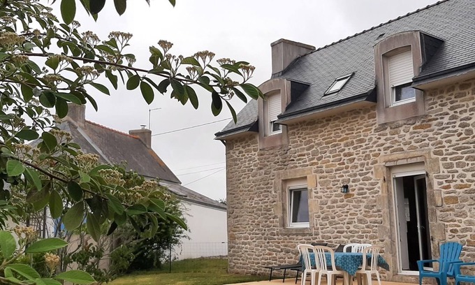 Guilvinec House | Cozy Fisherman's Retreat with Spa Near the Port