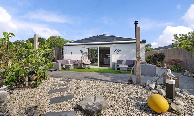 Ouddorp House | Seaside Holiday Home: Perfect for Families and Pet-Friendly
