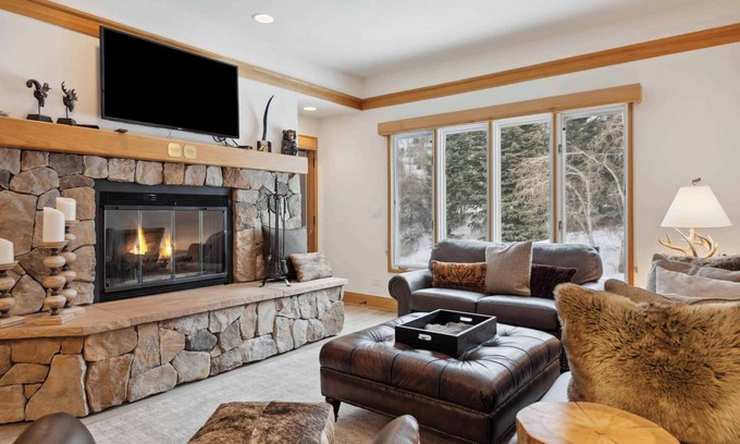 Beaver Creek Condo | Experience The Charter D330: Top-Rated with Pool & Kitchen