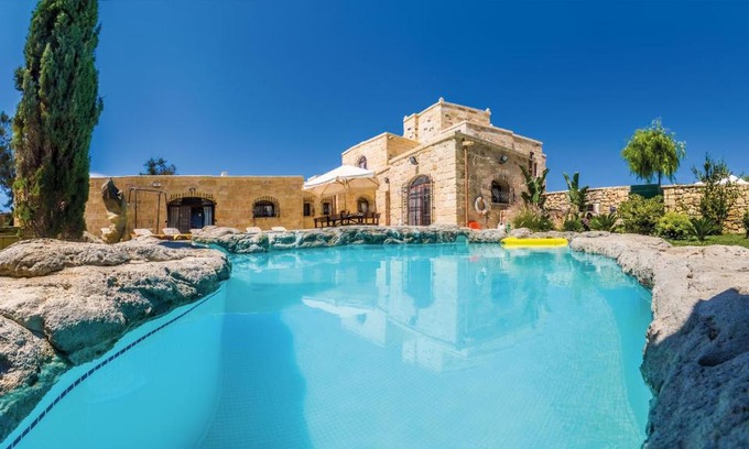 Misraħ Strejnu Villa | Oceanfront Retreat at The Chateau - 4-Star Family Escape