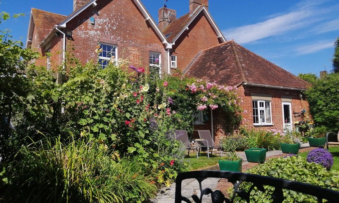 Britford Cottage | Unforgettable Stays at The Cheese House: Top-Rated Amenities