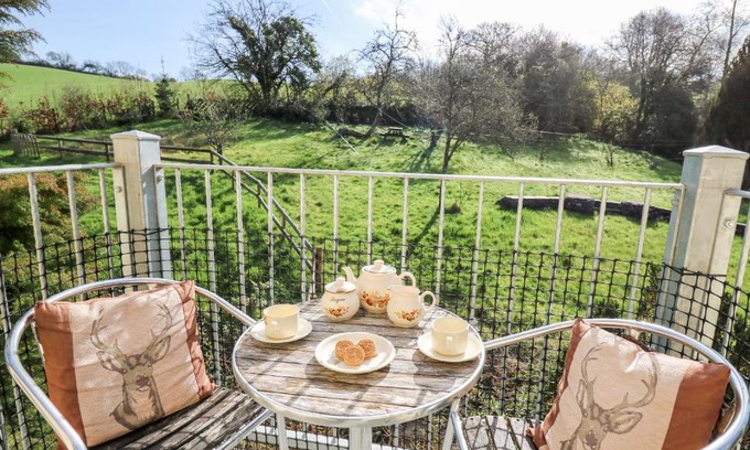 Pont-ar-gothi House | Delightful Stay at The Cheese Loft - 4-Star Family Retreat