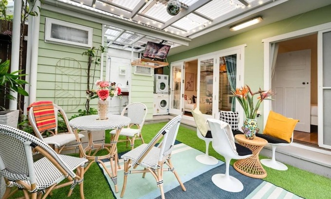 Redfern House | Welcoming Chelsea Cottage: Alfresco Living in East Redfern