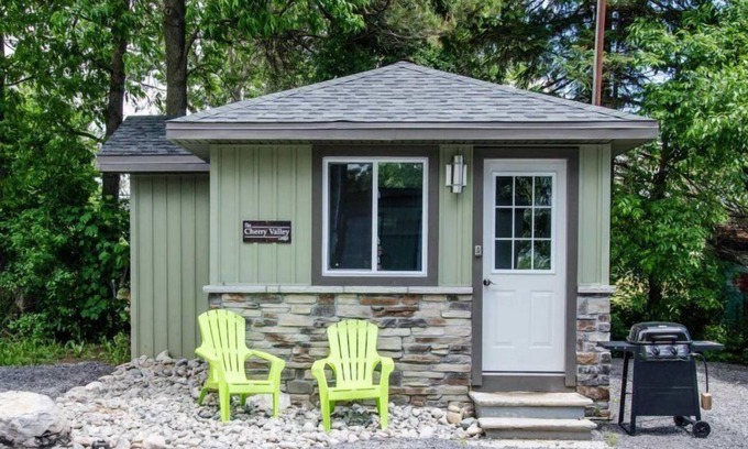 Prince Edward Cottage | The Cherry Valley-PEC getaway