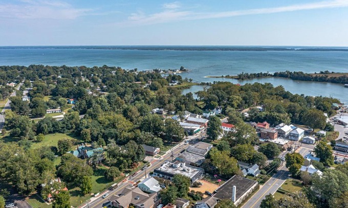 Urbanna Hotel | Guest Rated 10/10 at The Chesapeake Inn – Pet Friendly Stay