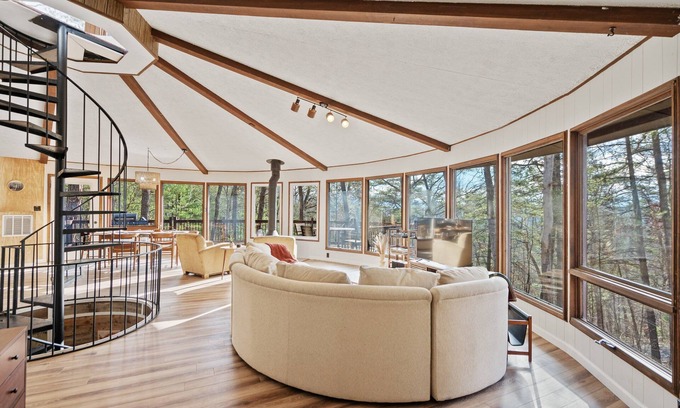 Basye Cabin | Experience The Chestnut: Perfect for 8 Near Lake Laura
