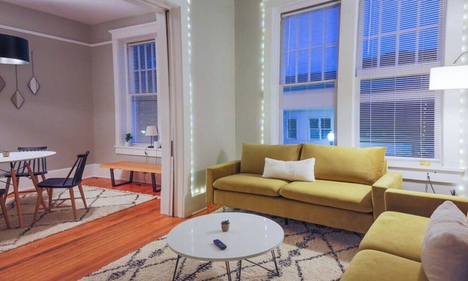 Martinsburg Apartment | The Chic Downtowner- 2 bedroom apartment