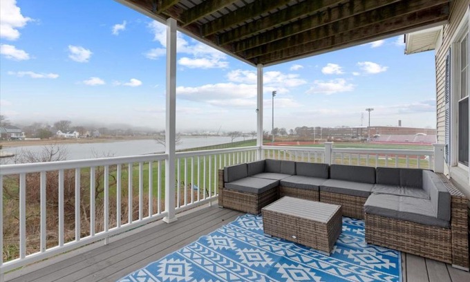 Gloucester Apartment | Experience Comfort at The Chill-a-Vista Hotel
