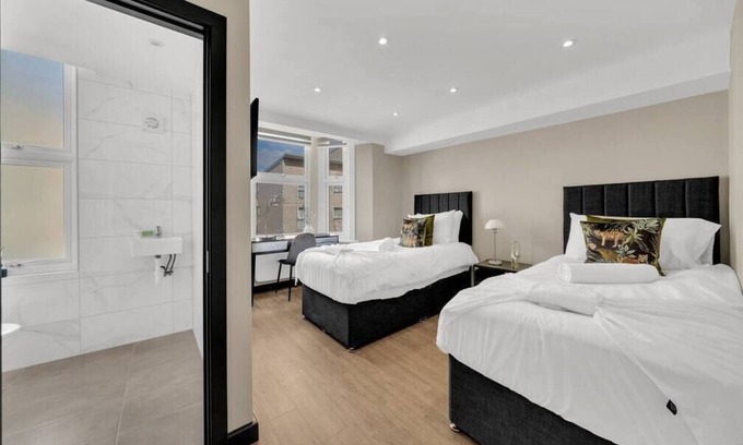 Shacklewell Apartment | Cozy Retreat: Serene Studio for Two with Kitchen & Breakfast