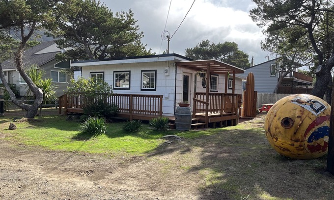 Tierra Del Mar Cabin | Cozy Chillton #125: Beachside Retreat with Ocean Views