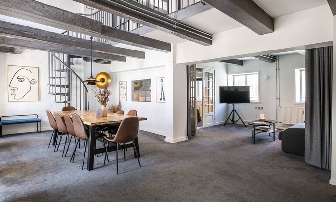 Copenhagen K Apartment | Elegant Churchill Penthouse: A Family-Friendly Retreat