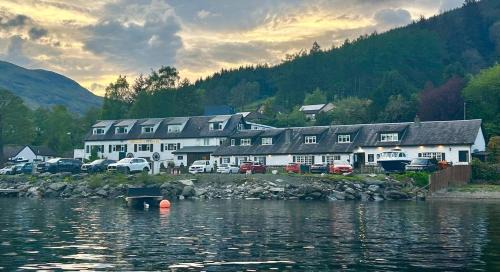 Lochearnhead Hotel | Welcoming Clachan Hotel: Family-Friendly with Pool & Dining