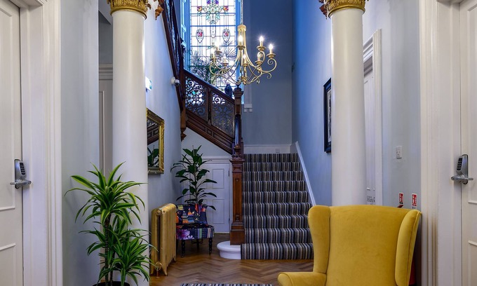 Glenisla Hotel | Unforgettable Stay at The Clarendon - 10/10 Guest Rated