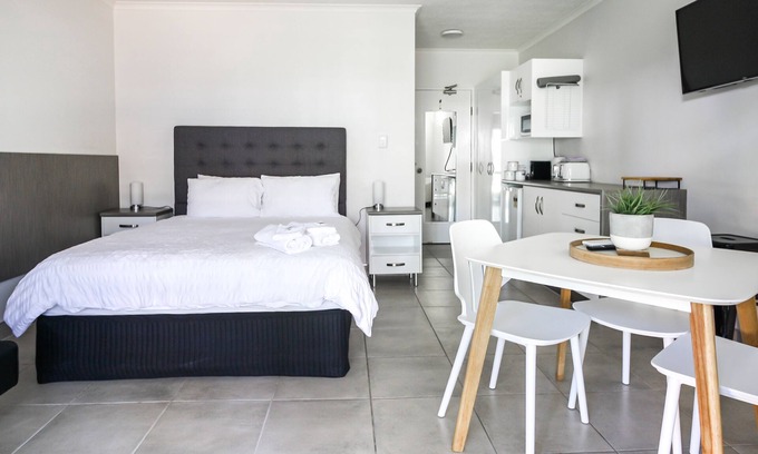 Dolphin Heads Resort | Discover The Classic @ Dolphin Heads with Oceanfront Views
