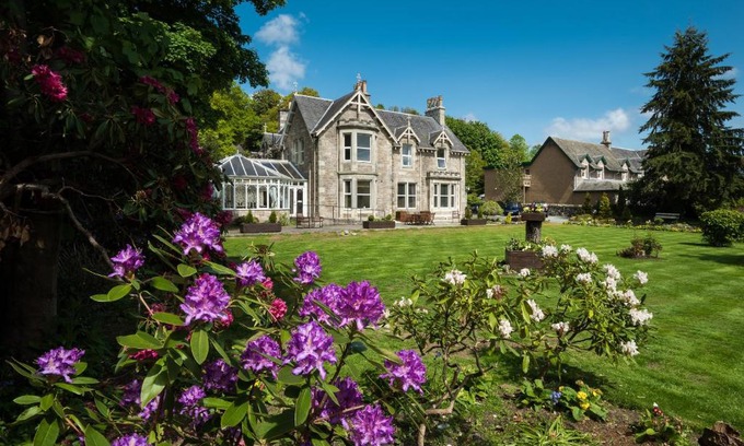 Pitlochry House | Unforgettable Stay at The Claymore Guest House & Apartments
