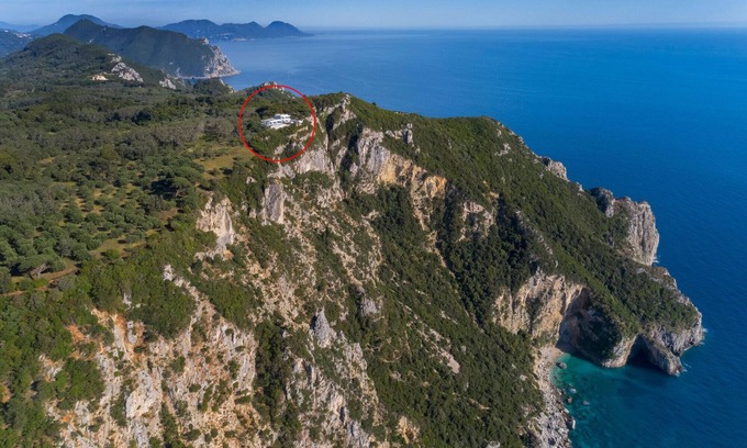 Giannades Villa | Experience The Clifftop Villa with Oceanfront Bliss