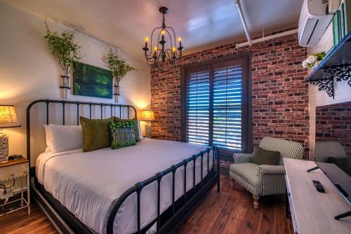Jerome Hotel | Eco-Friendly Retreat at The Clinkscale with Hot Tub & Breakfast