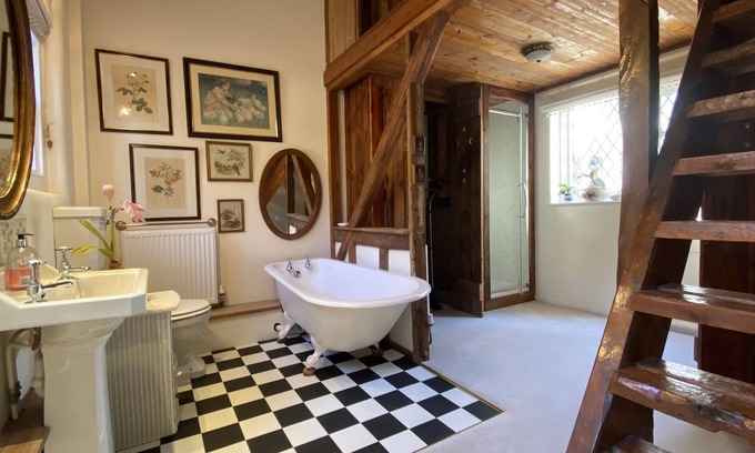 Ventnor Apartment | Oceanfront Bliss at The Clock House - Perfect for Couples