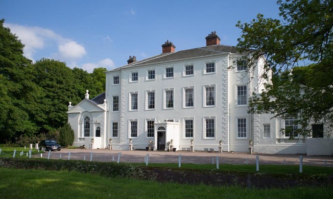 Cosford Bed & Breakfast | Inviting The Clock House: Pet-Friendly with Breakfast & Dining