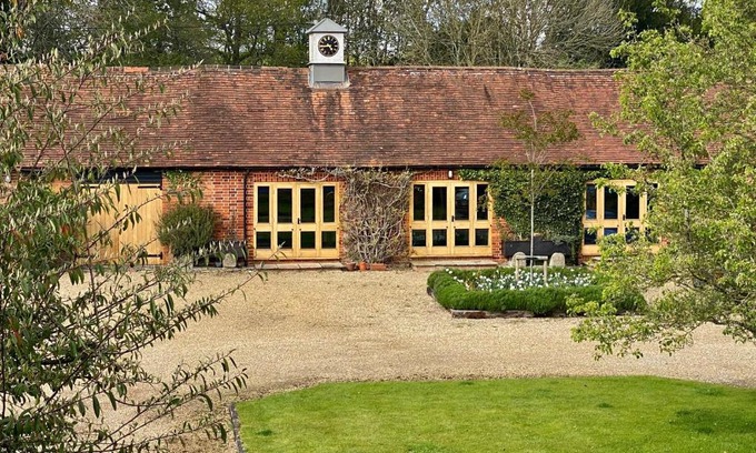 Henley-on-Thames Apartment | Experience The Clock Tower & The Dairy: Family-Friendly Retreat