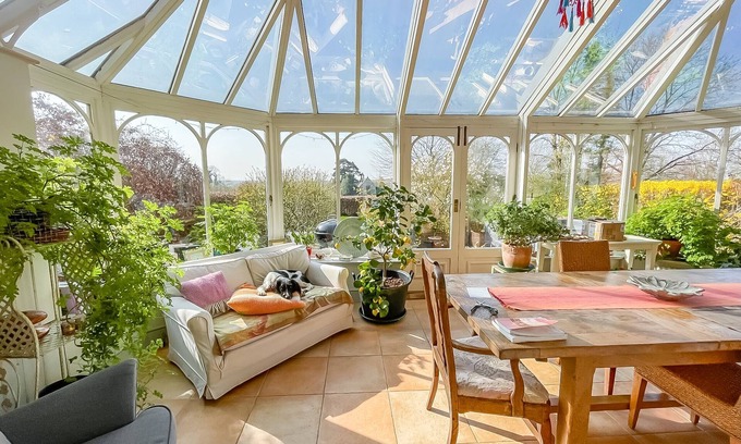 Lower Catesby Bed & Breakfast | Guest Rated 10/10 at The Clock Tower with Breakfast & More