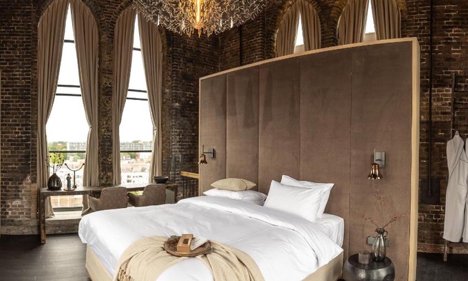 Weesp Hotel | Experience The Clock Tower: 5-Star Rated Getaway