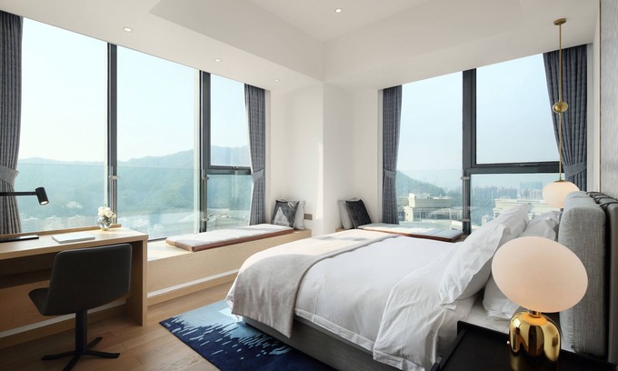 Shekou Apartment | Relax at The Clouds Apartment with Ocean View & Dining