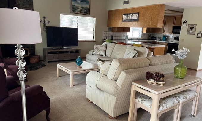 Groveland House | Experience The Club House @ Pine Mountain Lake, 10/10 Rated