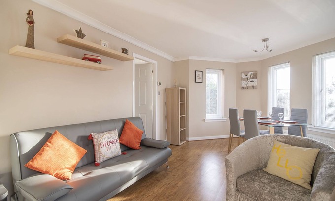 North West Apartment | Exceptional Rockvilla Flat: West End City Centre Retreat
