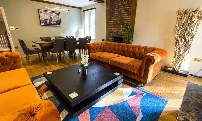 Brighton City Centre House | Unforgettable Retreat at The Coach House with Private Parking