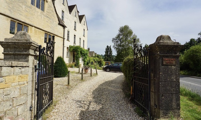 Woodchester Apartment | Top-Rated Stay at The Coach House and The Stable