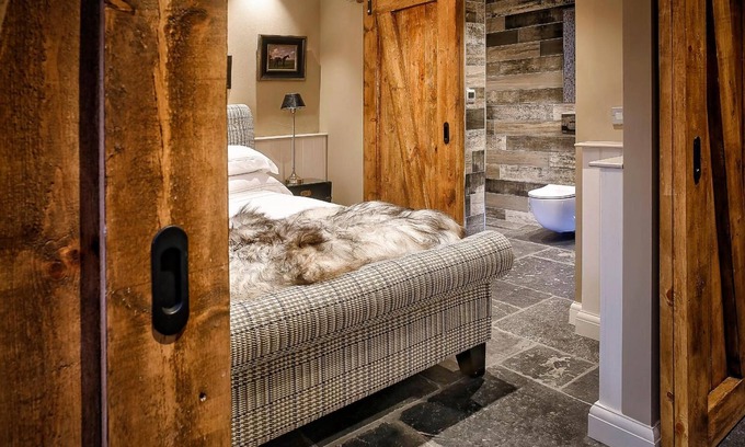 Gileston House | Elegant Stay at The Coach House, Gileston Manor Awaits