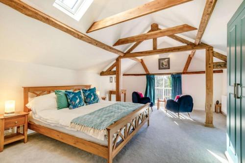 Eye House | Kid-Friendly Retreat at The Coach House, 10/10 Rated Stay
