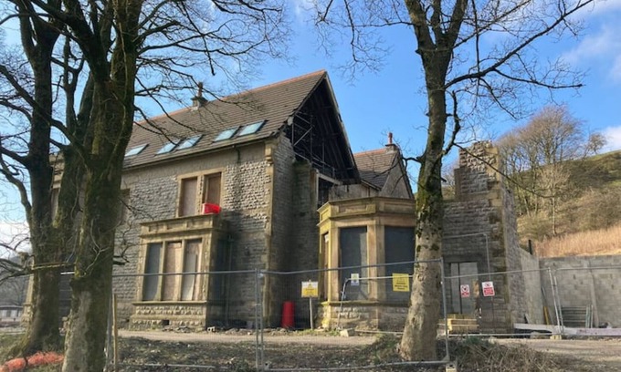 Sparrowpit House | Discover The Coach House @ Bennetston Hall with Lake Views