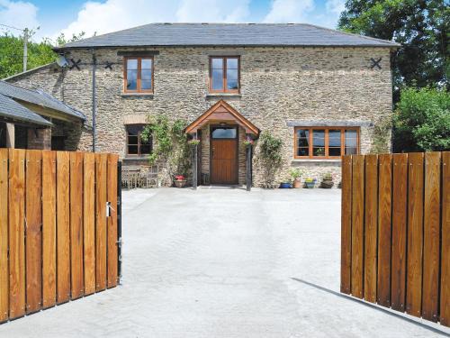 Brushford House | Cozy Retreat at The Coach House - 4-Star Family Friendly