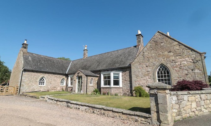 Ford House | Pet-Friendly Retreat at The Coach House, Rated 9/10!