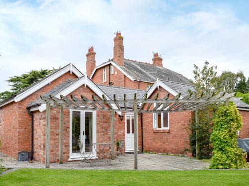 Malvern House | Experience Comfort at The Coach House - 4 Star Stay!