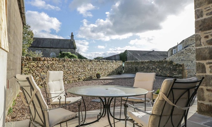 Fourstones Near Bentham Cottage | Top-Rated The Coach House with Pet-Friendly Amenities