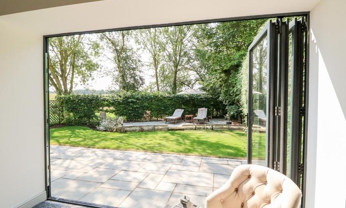 Sleaford House | Pet-Friendly Retreat at The Coach House - Guest Rated 9.9/10