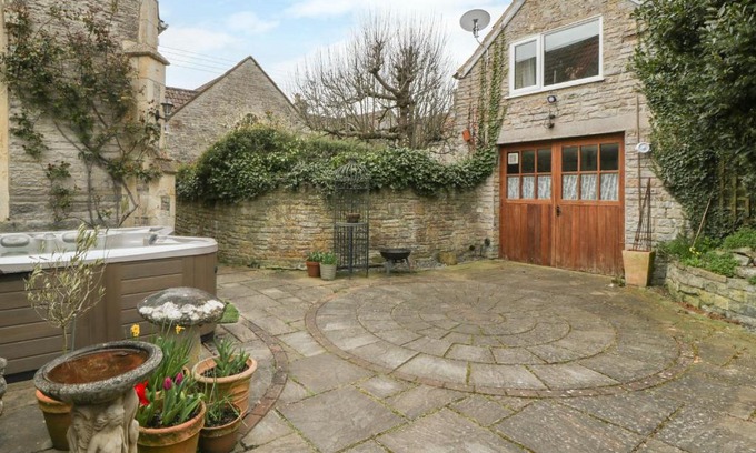 Somerton House | Elegant Stay at The Coach House: Guest Rated 9.6/10